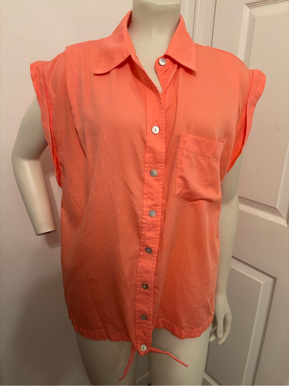 Finley Women's Coral cap sleeve blouse L